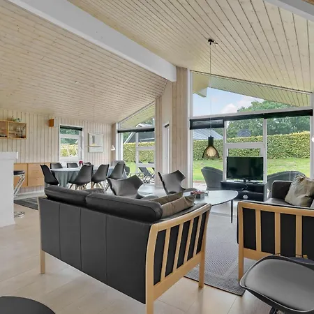 Ferienhaus Four-bedroom In *