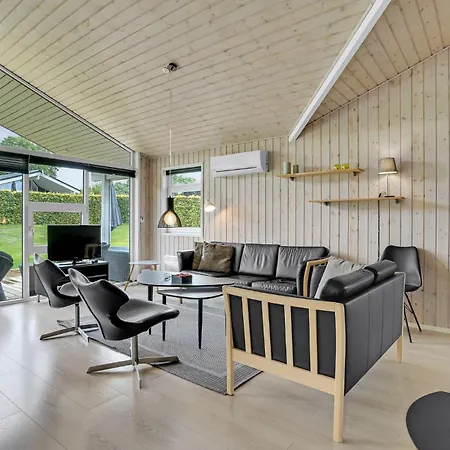 Gorgeous Home In Aabenraa With Wifi