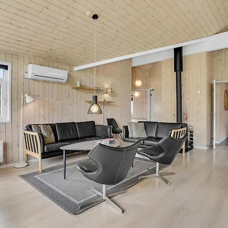 Four-bedroom In Ferienhaus *